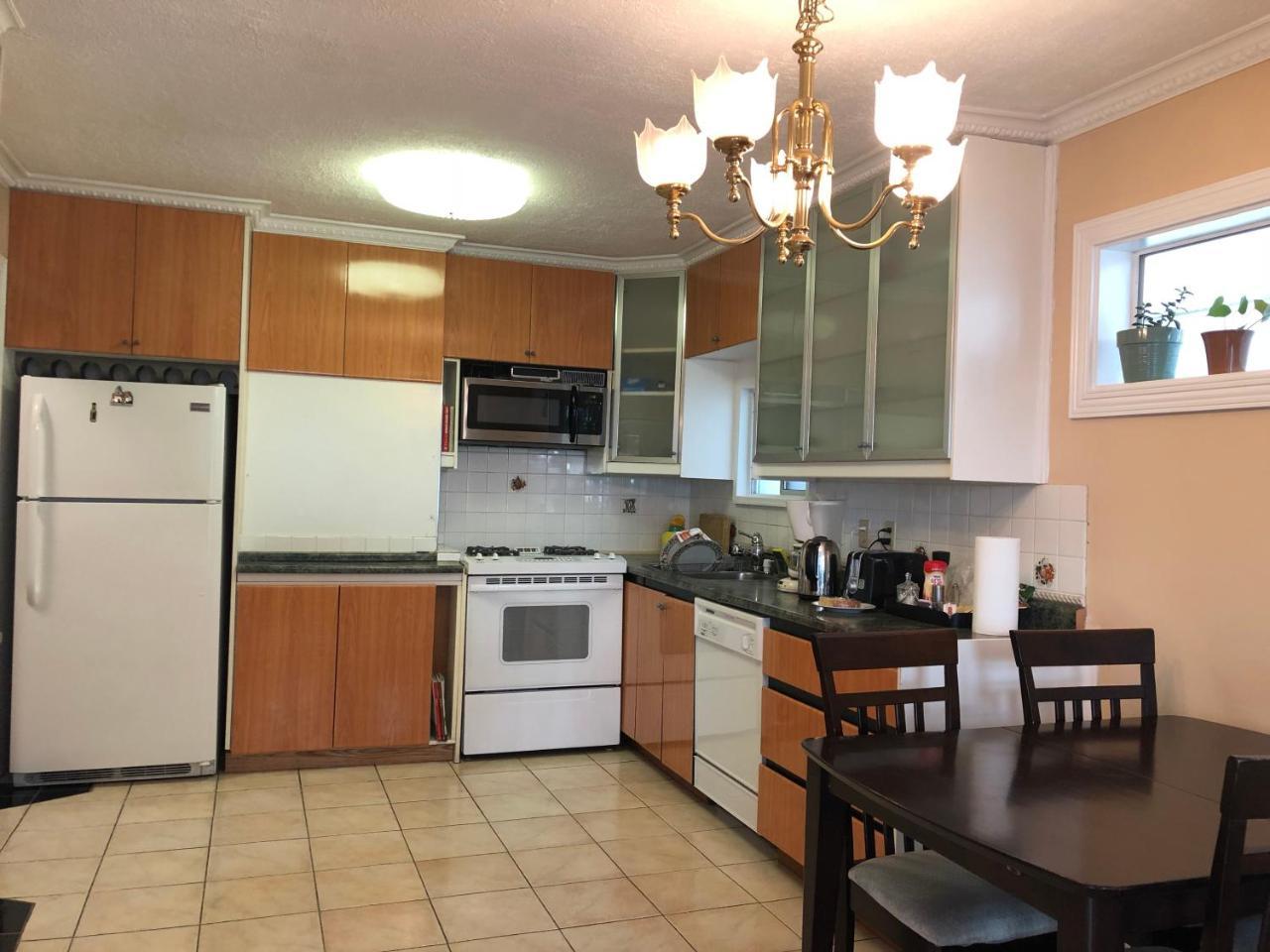 וונקובר Cozy Bedrooms Guest House מראה חיצוני תמונה