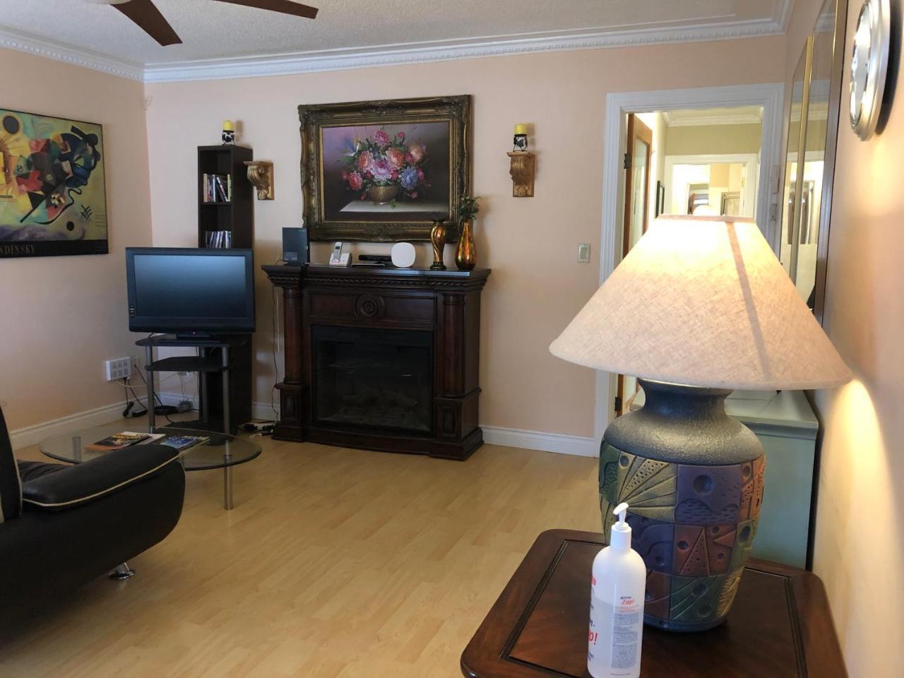 וונקובר Cozy Bedrooms Guest House מראה חיצוני תמונה